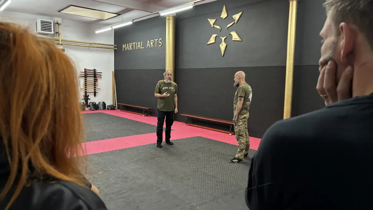 Die israelische Krav-Maga-Legende Moshe Katz im Martial Arts Defence Vereinsdomizil in Weißwasser. Innerhalb eines zweitägigen Seminars schulte er die geladenen Vereine und Kampfsport-Gäste auf Grundlage seiner Erfahrungen in aktuellen Techniken und Methoden, vor allem im Bereich Selbstverteidigung.