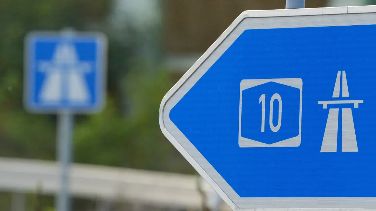 Gilt als Stau-Schwerpunkt: An mehreren Abschnitten der Autobahn A10 ist in den kommenden Wochen mit erhöhtem Verkehrsaufkommen und Wartezeiten zu rechnen.
