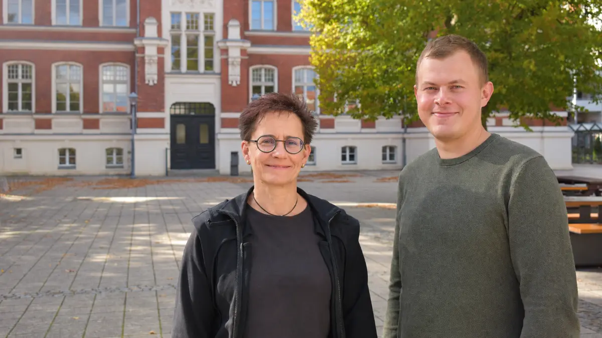 Ilka Scheffel, Leiterin des Pestalozzi-Gymnasiums in Guben, und ihr Stellvertreter Thomas Laugks