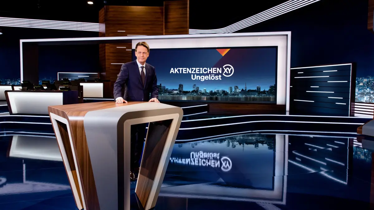 Moderator Rudi Cerne präsentiert die Sendung „Aktenzeichen XY“ im ZDF.