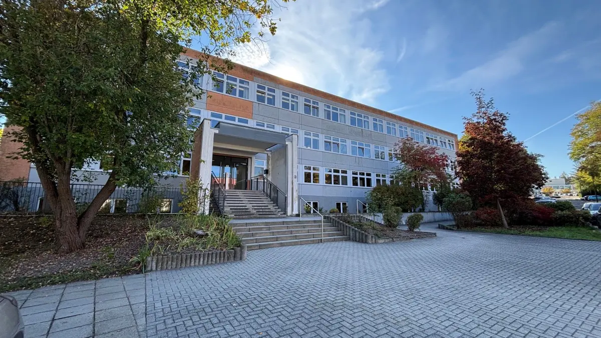 Der Amokalarm am Landau-Gymnasium Weißwasser vwurde durch einen technischen Defekt ausgelöst. Die Polizei hat den Vorfall ausgewertet. Warum Details zur Ursache geheim bleiben.