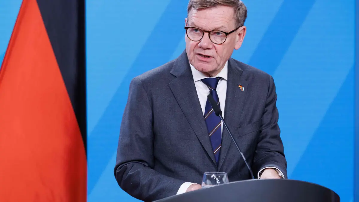 Bulgarische Außenministerin in Berlin: Johann Wadephul (CDU), Außenminister, bei einer Pressekonferenz gemeinsam mit seiner bulgarischen Amtskollegin nach einem Treffen im Auswärtigen Amt. (zu dpa: «Wadephul zu Nord-Stream-Prozess: Gehen mit jedem Ergebnis um»)