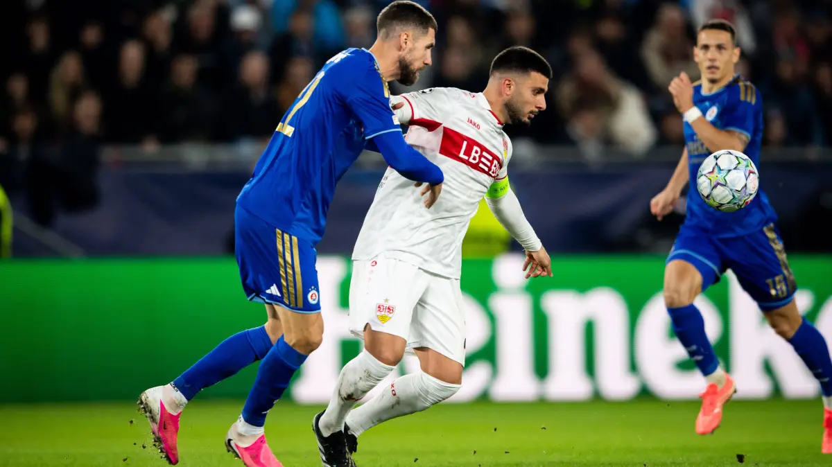 14.10.2026: Champions League, 2. Spieltag, Å K Slovan Bratislava vs. VfB Stuttgart im Å tadion Tehelnà pole/Narodný futbalový Åtadion Deniz Undav VfB im Zweikampf mit Svetozar MarkoviÄ Slovan WICHTIGER HINWEIS: Gemäß den Vorgaben des DFB und der DFL ist es untersagt, in dem Stadion und/oder vom Spiel angefertigte Fotoaufnahmen in Form von Sequenzbildern und/oder videoähnlichen Fotostrecken zu verwerten bzw. verwerten zu lassen. *** October 14, 2026, Champions League, Matchday 2, Slovan Bratislava vs. VfB Stuttgart at Tehelné Pole National Football Stadium Deniz Undav of VfB in a tackle with Svetozar Markovic Slovan IMPORTANT NOTICE: In accordance with DFB and DFL regulations, it is prohibited to use or allow the use of photographs taken in the stadium and/or during the match in the form of sequential images and/or video-like photo series. Copyright: xJordyxFourgonx