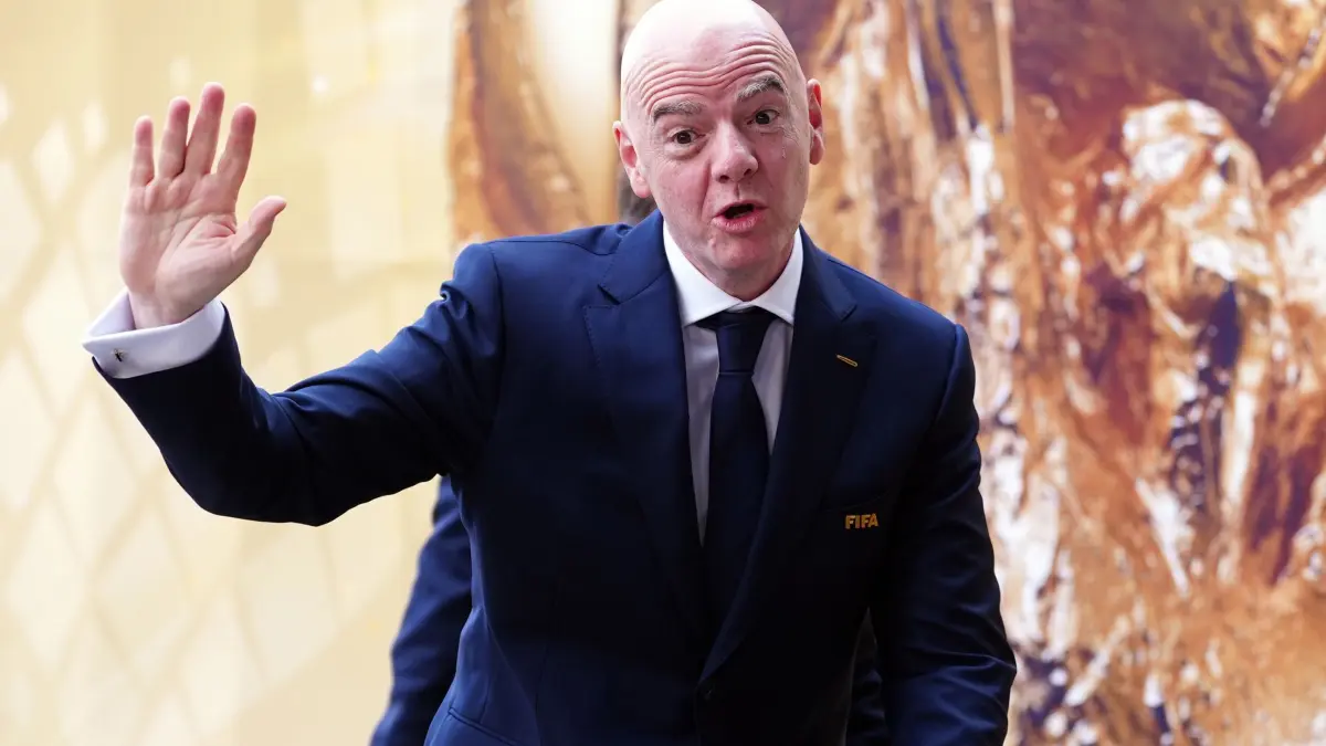 Gianni Infantino: Fußball, Männer, WM 2026, Finale, Spanien - Argentinien, New-York-New-Jersey-Stadion in East Rutherford. FIFA-Präsident Gianni Infantino bei seiner Ankunft vor dem Finale im Stadion. EINSCHRÄNKUNGEN: Die Nutzung unterliegt Einschränkungen. Ausschließlich redaktionelle Nutzung, keine kommerzielle Nutzung ohne vorherige Zustimmung des Rechteinhabers. (zu dpa: «Infantino hält Gegner im FIFA-Zoff hin: «Dünne» Antworten»)