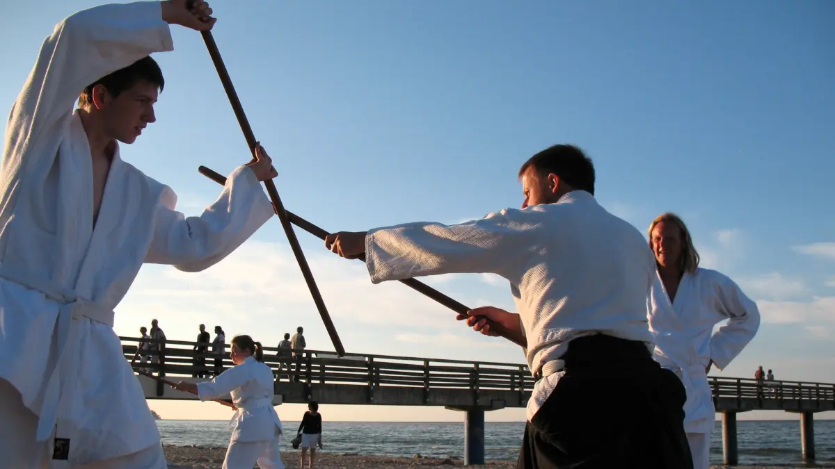 Aikido Oder-Spree eröffnet einen neuen Standort in Guben. Vereinsvorsitzender Rico Kuhles (rechts vorn)