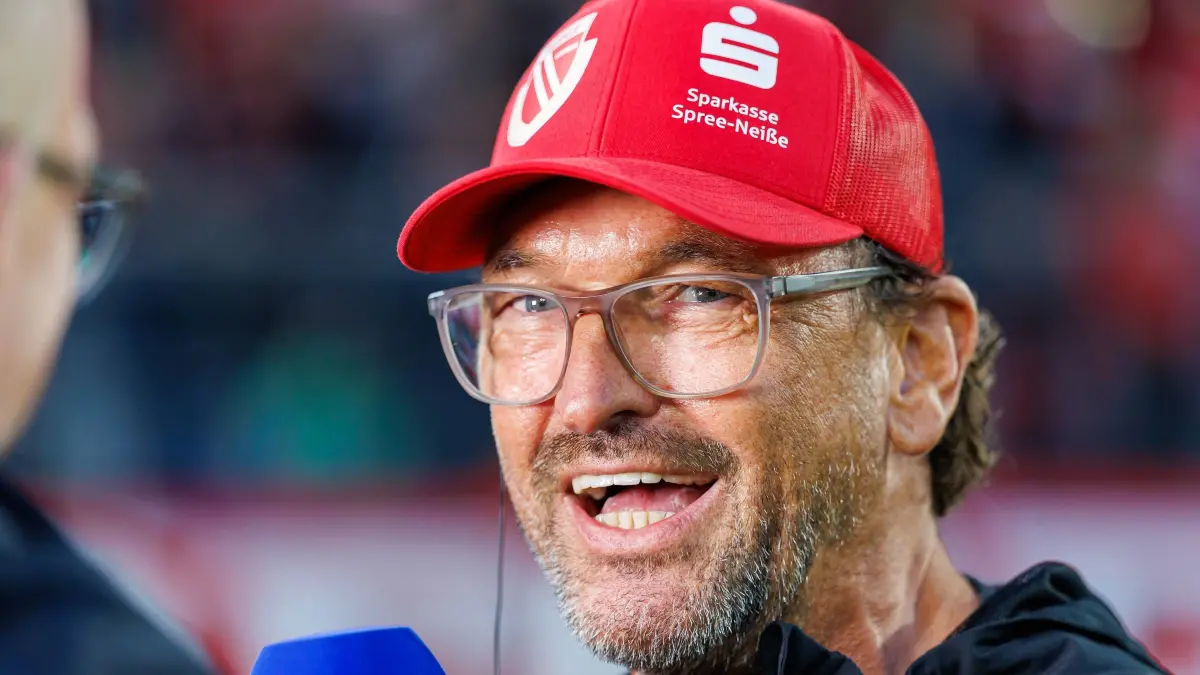FC Energie Cottbus - 1. FC Nürnberg: 16.10.2026 - Fussball - Saison 2026 2027 - 2. Fussball - Bundesliga - 08. Spieltag: FC Energie Cottbus FCE - 1. FC Nürnberg FCN Club - Sportfoto Zink / DaMa - xdaxmax - DFL regulations prohibit any use of photographs as image sequences and/or quasi-video - only for editorial use - Claus-Dieter Wollitz Trainer Energie Cottbus lacht Lachen freut sich Freude im Interview *** October 16, 2026 Soccer Season 20262027 Matchday 2 Bundesliga FC Energie Cottbus FCE 1 vs. FC Nürnberg FCN Club Sports Photo Zink DaMa xdaxmax DFL regulations prohibit any use of photographs as image sequences and/or quasi-video For editorial use only. Claus Dieter Wollitz, coach of Energie Cottbus, laughs joy and happiness during an interview