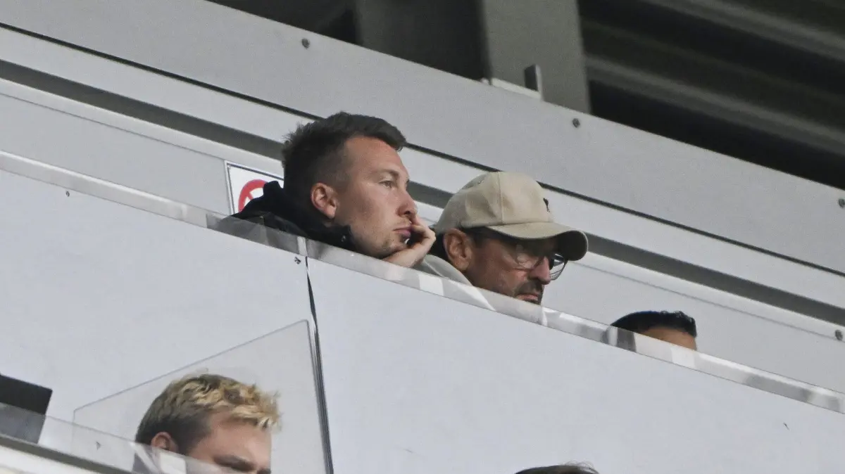 DYMGB: Foto zeigt: Claus-Dieter Wollitz und seinem Co-Trainer Tobias Röder TRainer und Co Trainer Cottbus
Datum: 181026
Punktspiel 2. Liga Dynamo Dresden - 1. FC Magdeburg 2:0