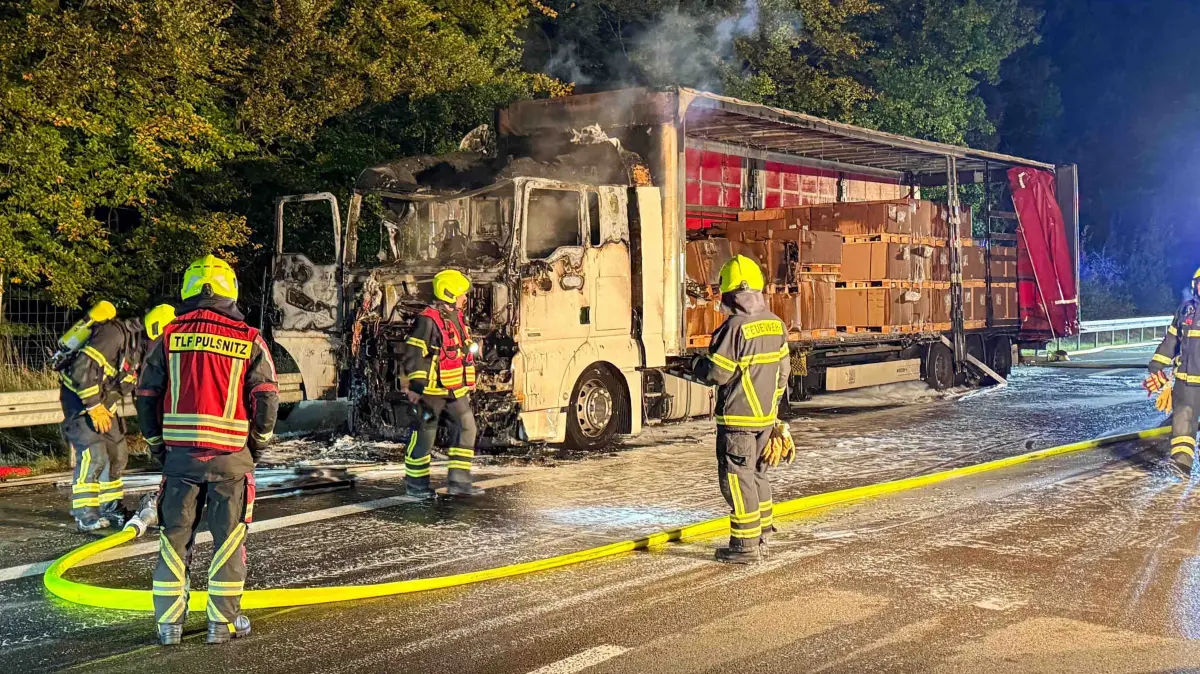 Auf der A4 Richtung Dresden kam es zu einem schweren LKW-Brand. Die Löscharbeiten sind nun beendet.