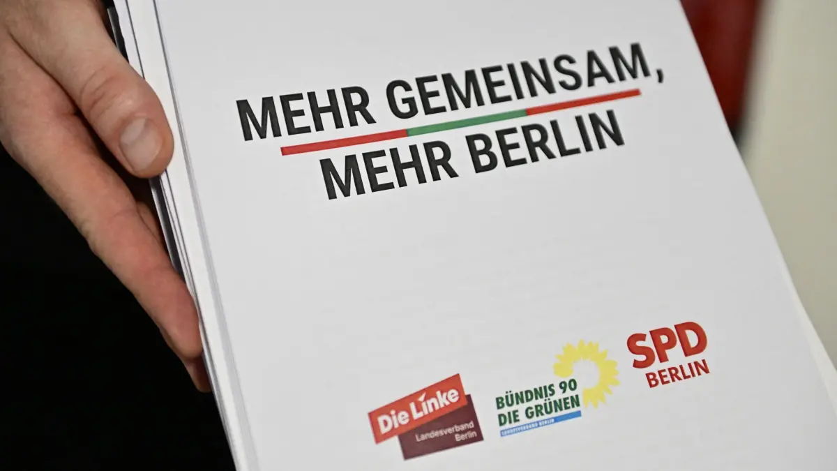 Pressekonferenz zu Sondierungsgesprächen Berlin: Die Sondierungsvereinbarung der Berliner SPD, Linken und von Bündnis 90/Die Grünen unter dem Motto "Mehr gemeinsam, mehr Berlin", aufgenommen bei einer Pressekonferenz im Haus der Statistik. Anlass ist die Einigung bei den Sondierungsgesprächen nach der Wahl zum Abgeordnetenhaus. (zu dpa: «Berliner Kaufleute sehen schlimmste Befürchtungen bestätigt»)