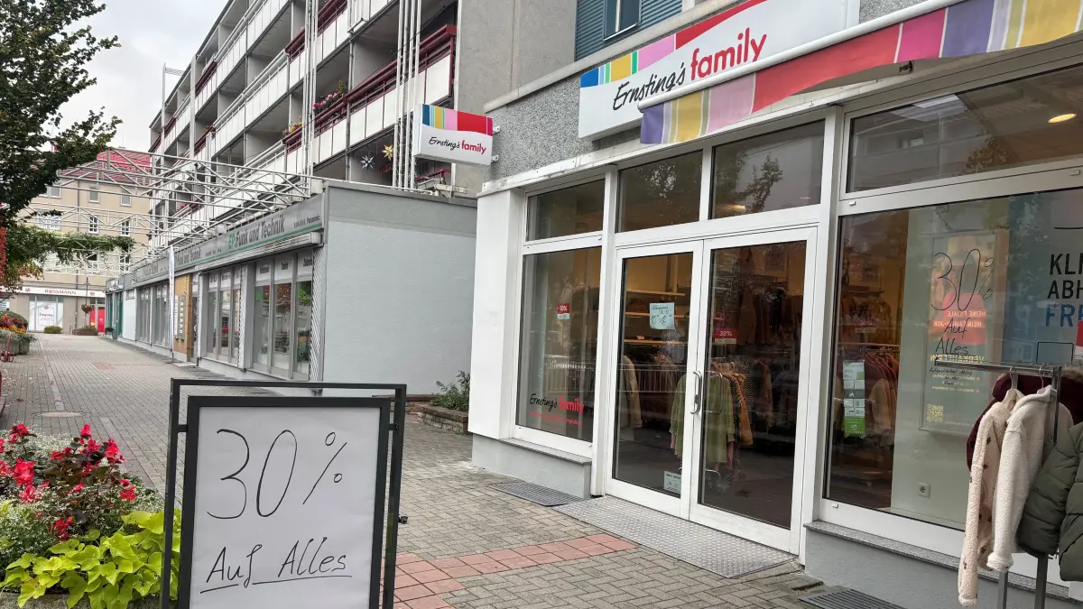Die Filiale von Ernstings' family in Forst schließt. Jetzt läuft der große Abverkauf – Kunden können sich auf reduzierte Mode für die ganze Familie freuen.