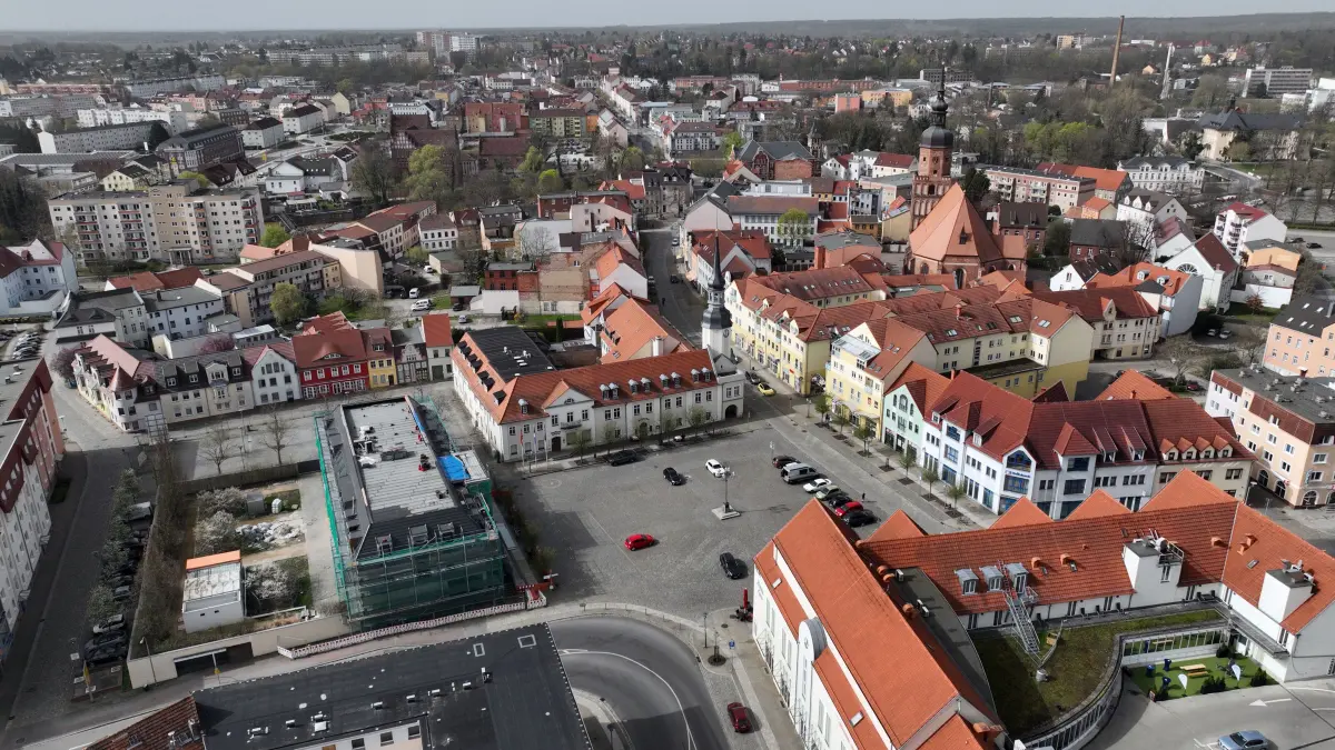Luft Stadt Spremberg April 2024: Luftaufnahme vom 1. April 2024
Stadt Spremberg
Markt, Bürgerhaus, Rathaus