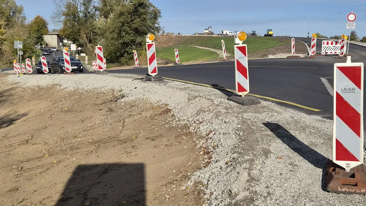 Großbaustelle für den Verkehrsknoten Südkopf kurz vor Lübbenau. Die L49 ist in diesem Bereich teilweise nur mit 10 km/h zu befahren.
