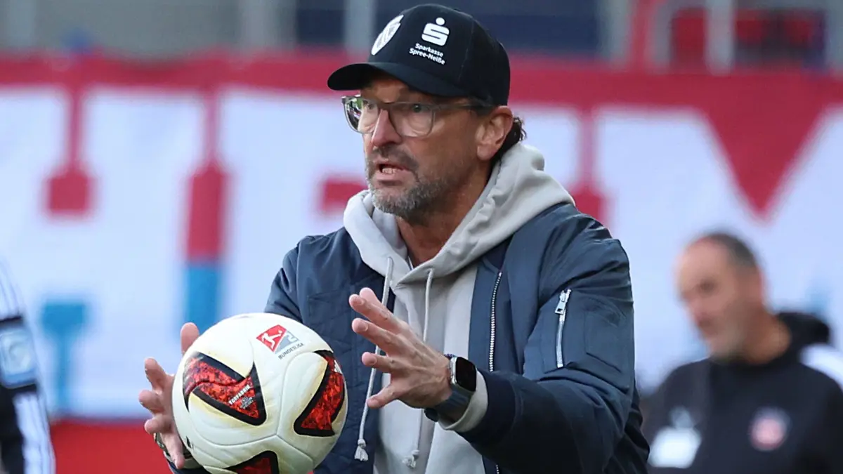 Fussball 2.Bundesliga, 1.FC Heidenheim - Energie Cottbus: 24.10.2026, xrekx, Fussball 2.Bundesliga, 1.FC Heidenheim - Energie Cottbus v.l. Claus-Dieter Wollitz Trainer Energie Cottbus DFL/DFB REGULATIONS PROHIBIT ANY USE OF PHOTOGRAPHS as IMAGE SEQUENCES and/or QUASI-VIDEO Heidenheim *** October 24, 2026, xrekx, Soccer 2. Bundesliga, 1 FC Heidenheim vs. Energie Cottbus, Coach Claus Dieter Wollitz, Energie Cottbus. DFL and DFB regulations prohibit any use of photographs as image sequences and/or quasi-video. Heidenheim