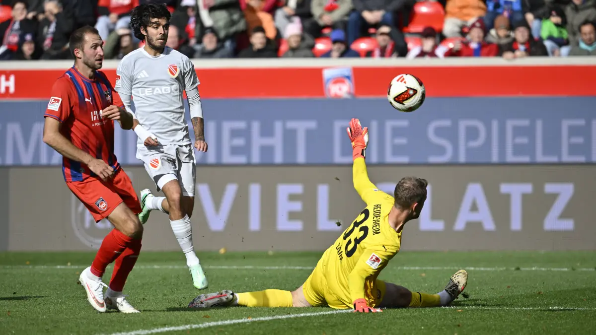 TOR zum 0:1 Lucas Copado Energie Cottbus 09 Torschuss Aktion Torchance gegen Torwart Thomas Daehne 1. FC Heidenheim 1846 FCH 33 Jonas Foehrenbach 1. FC Heidenheim 1846 FCH 19 1. FC Heidenheim 1846 FCH vs Energie Cottbus 24.10..2026 DFL REGULATIONS PROHIBIT ANY USE OF PHOTOGRAPHS AS IMAGE SEQUENCES AND/OR QUASI-VIDEO 1. FC Heidenheim 1846 FCH vs Energie Cottbus *** GOAL: 01 Lucas Copado, Energie Cottbus 09 shot on goal scoring chance against goalkeeper Thomas Daehne, 1. FC Heidenheim 1846 FCH 33 Jonas Foehrenbach, 1. FC Heidenheim 1846 FCH 19 1. FC Heidenheim 1846 FCH vs. Energie Cottbus October 24, 2026 DFL regulations prohibit any use of photographs as image sequences and/or quasi-video 1 FC Heidenheim 1846 FCH vs. Energie Cottbus