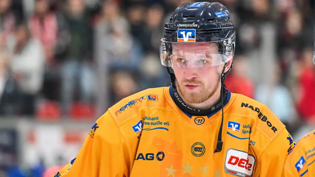 02.10.2026, GER, Eishockey, Herren, DEL2, ECDC Memmingen Indians vs Lausitzer Füchse John Broda Lausitzer Füchse, 24 Memmingen KUTTER-Arena Bayern Deutschland *** October 2, 2026, GER, Ice Hockey, Men s, DEL2, ECDC Memmingen Indians vs. Lausitzer Füchse John Broda Lausitzer Füchse, 24 Memmingen KUTTER Arena Bavaria, Germany Copyright: xNordphotox/xHafnerx