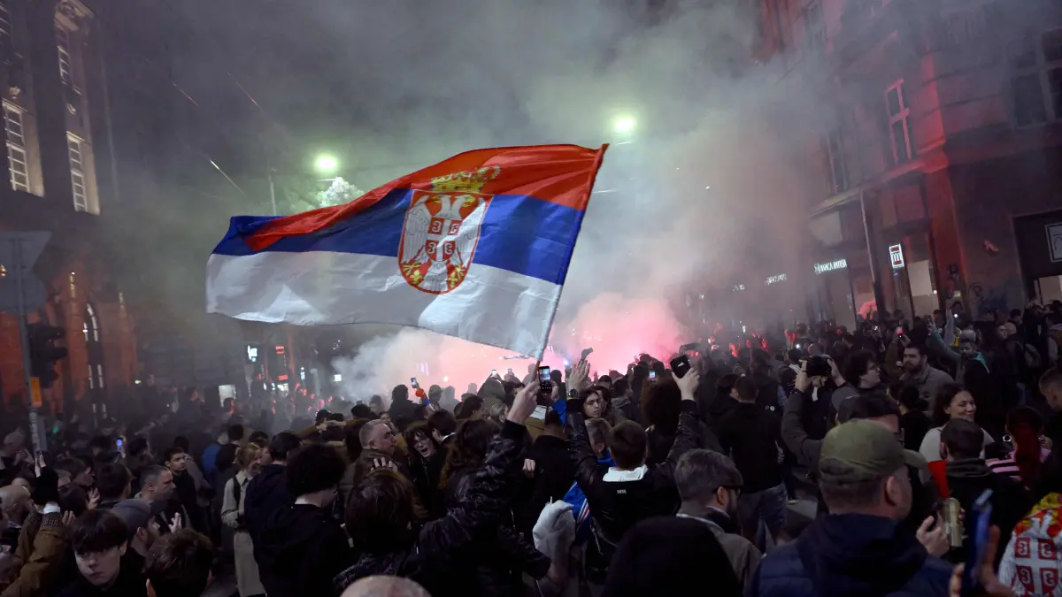 SERBIA-POLITICS-VOTE-ELECTION: Supporters of the Students’ List gather to celebrate their victory in the Serbian parliamentary elections, in downtown Belgrade on October 25, 2026. Voters cast ballots in record numbers on October 25, 2026, with the country recording its highest parliamentary election turnout in more than three decades. Celebrations erupted on the streets of the capital; passing cars honked their horns as crowds began to party at the news that Serbia's ruling party had lost parliamentary snap elections. (Photo by MARKO LJUTICA / AFP)