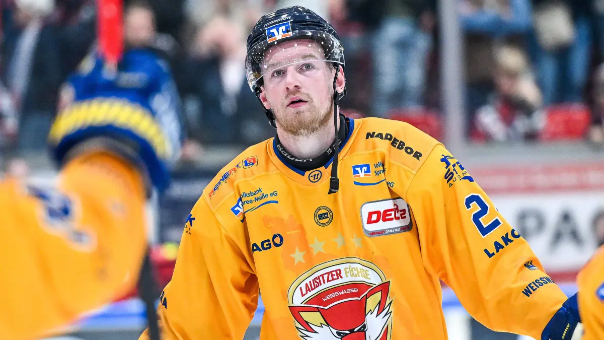02.10.2026, GER, Eishockey, Herren, DEL2, ECDC Memmingen Indians vs Lausitzer Füchse John Broda Lausitzer Füchse, 24 Memmingen KUTTER-Arena Bayern Deutschland *** October 2, 2026, GER, Ice Hockey, Men s, DEL2, ECDC Memmingen Indians vs. Lausitzer Füchse John Broda Lausitzer Füchse, 24 Memmingen KUTTER Arena Bavaria, Germany Copyright: xNordphotox/xHafnerx