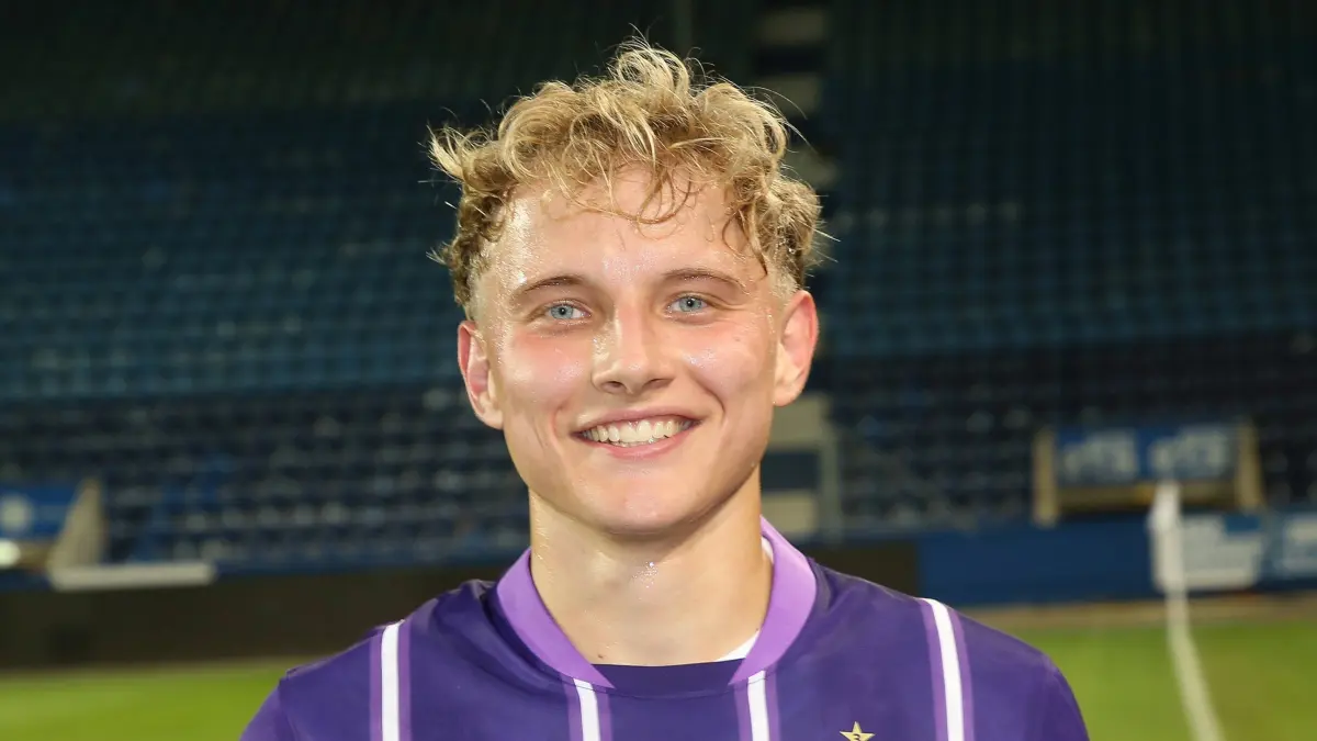 Finn Heidrich setzt für Erzgebirge Aue im Derby der Regionalliga Nordost gegen den FSV Zwickau ein Achtungszeichen.