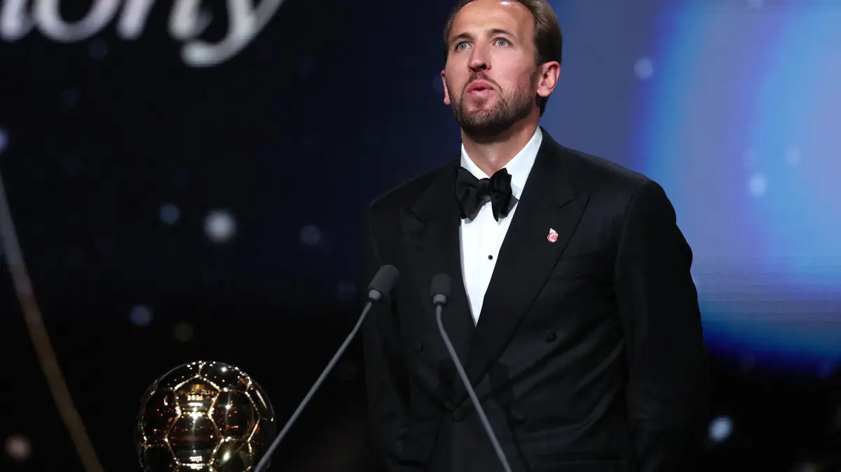 FBL-AWARD-BALLON D'OR-2026: England and Bayern Munich forward Harry Kane reacts after receiving the Ballon d'Or award for the best male footballer during the 2026 Ballon d'Or France Football award ceremony at the Palladium Theatre in London on October 26, 2026. (Photo by FRANCK FIFE / AFP)