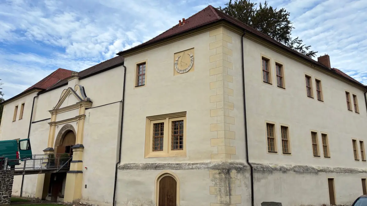 Impression vom Schloss Senftenberg. Dieses befindet sich innerhalb der historischen Festung. Jetzt ist klar, dass Teile des Gebäudes mit Gift kontaminiert sind.