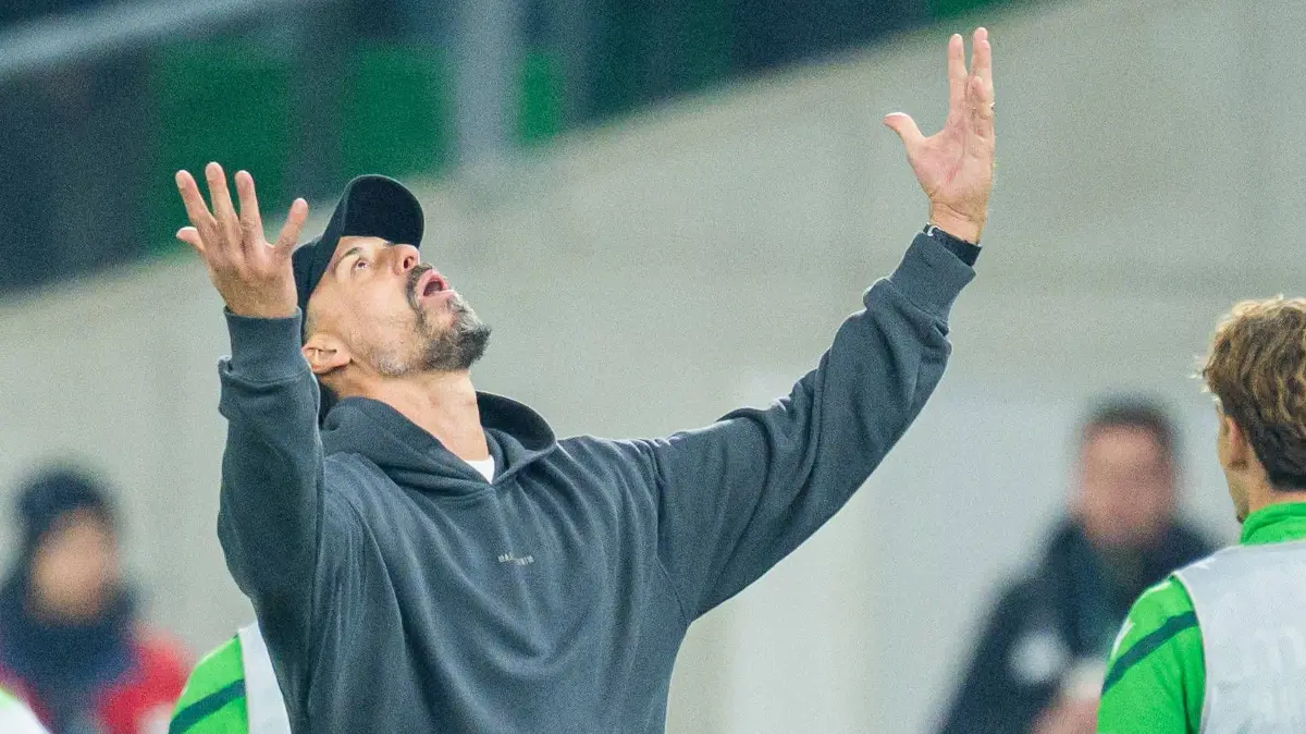 Hannover 96 - 1. FC Kaiserslautern: 28.10.2026 - Fußball, 2026/2027, DFB-Pokal, 2. Hauptrunde, Hannover 96 - 1. FC Kaiserslautern: Sandro Wagner Trainer - Hannover DFL REGULATIONS PROHIBIT ANY USE OF PHOTOGRAPHS AS IMAGE SEQUENCES AND/OR QUASI-VIDEO. *** October 28, 2026 Soccer, 20262027, DFB Cup, 2nd Round, Hannover 96 vs. 1. FC Kaiserslautern, Sandro Wagner, Coach of Hannover. DFL regulations prohibit any use of photographs as image sequences and/or quasi-video.