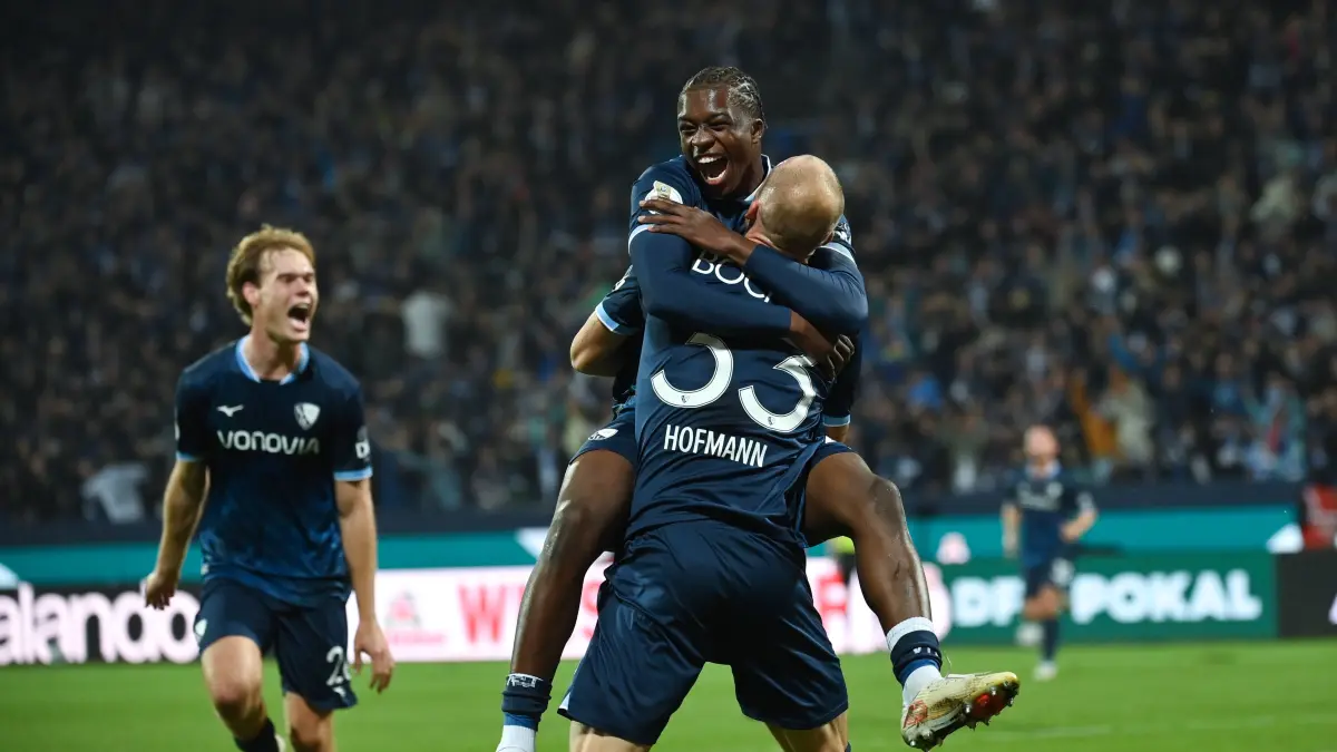 DFB POKAL VFL BOCHUM - MAINZ 05 : Jubel 2:0 Philipp Hofmann VfL Bochum, Mansour Ouro-Tagba VfL Bochum, Mats Pannewig VfL Bochum, v.re. 27.10.2026, Fussball DFB-Pokal 2026/27, 2. Runde, VfL Bochum - FSV Mainz 05 2:0 DFB regulations prohibit any use of photographs as image sequences and/or quasi-video Bochum Vonovia Ruhrstadion Nordrhein Westfalen Deutschland *** Celebration 2-0 Philipp Hofmann, VfL Bochum Mansour Ouro Tagba, VfL Bochum Mats Pannewig, VfL Bochum October 27, 2026, Soccer, 202627 DFB Cup, Round 2, VfL Bochum vs. FSV Mainz 05 20. DFB regulations prohibit any use of photographs as image sequences and/or quasi-video. Bochum, Vonovia Ruhrstadion, North Rhine-Westphalia, Germany Team2