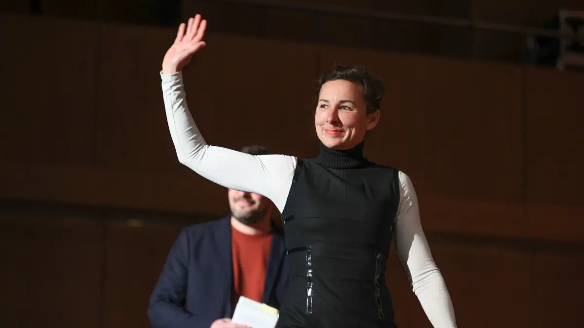 Juli Zeh verabschiedet sich als ehrenamtliche Verfassungsrichterin. Jetzt reagieren SPD, CDU und BSW auf den Schritt.