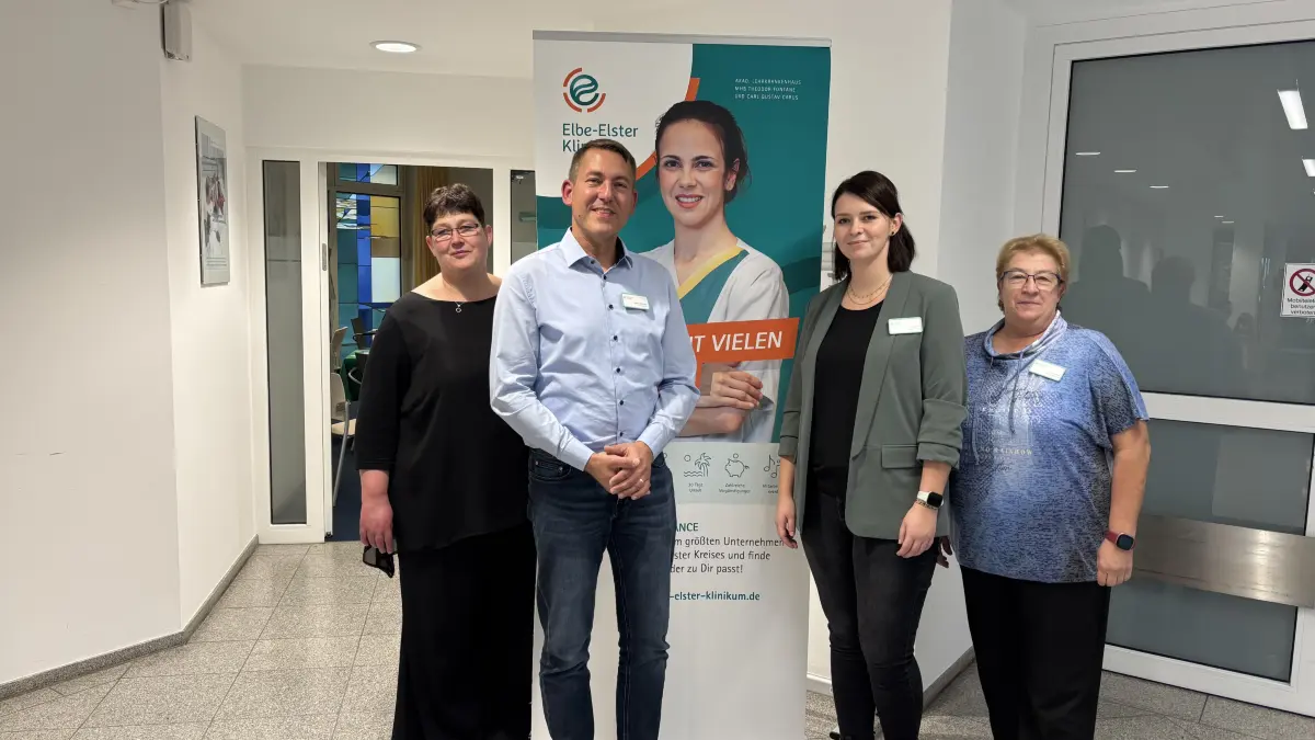 Das Job-Speed-Dating am Elbe-Elster-Klinikum in Herzberg fand am 28. Oktober statt. Die Mitarbeitenden Daniela Wagner (l.), Stefan Gütinger, Laura Pal und Ines Schmidt unterstützten die Veranstaltung. Wie lief das Speed-Dating ab?
