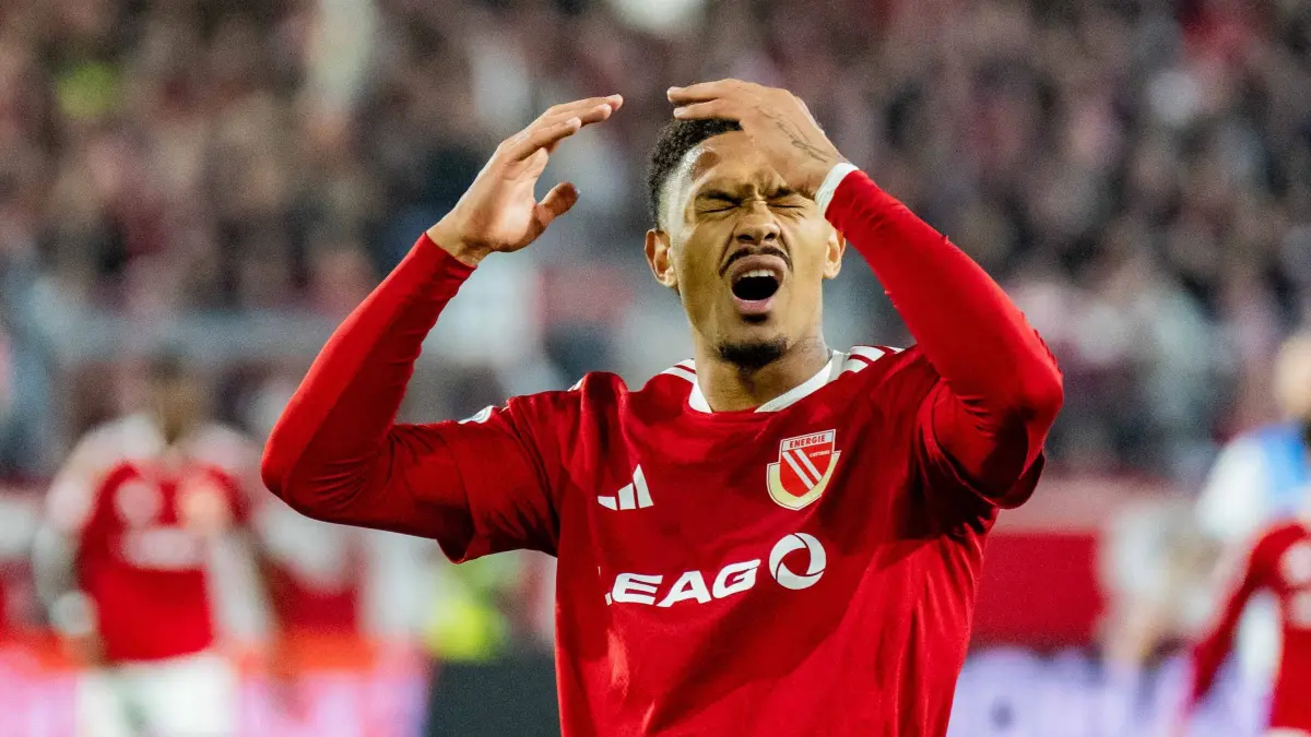 Energie Cottbus - VfL Bochum: 30.10.2026: Fußball: Energie Cottbus - VfL Bochum, 10. Spieltag der 2. Bundesliga im LEAG Energie Stadion Justin Butler Energie Cottbus, 31 ärgert sich nach Torschuss WICHTIGER HINWEIS: Gemäß den Vorgaben der DFL und des DFB ist es untersagt, in dem Stadion und/oder vom Spiel angefertigte Fotoaufnahmen in Form von Sequenzbildern und/oder videoähnlichen Fotostrecken zu verwerten bzw. verwerten zu lassen. *** October 30, 2026: Energie Cottbus vs. VfL Bochum, Matchday 10 of the 2. Bundesliga at the LEAG Energie Stadium Justin Butler Energie Cottbus, 31 is frustrated after a shot on goal IMPORTANT NOTICE: In accordance with DFL and DFB regulations, it is prohibited to use or allow the use of photographs taken in the stadium and/or during the game in the form of sequential images and/or video-like photo series. Copyright: xJamesxZabelx