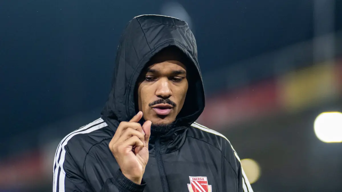 2. BL Energie Cottbus - VfL Bochum 2026/27: Fussball, Herren, Saison 2026/2027, 2. Bundesliga (10. Spieltag), FC Energie Cottbus - VfL Bochum, Justin Butler (Energie Cottbus), Enttäuschung nach Abpfiff, 30.10. 2026, Foto: Sebastian Räppold / Matthias Koch