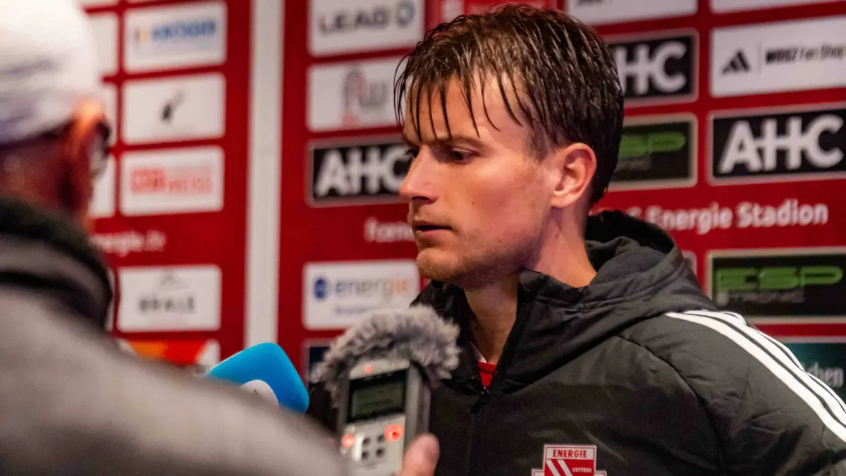 Energie Cottbus - VfL Bochum: 30.10.2026: Fußball: Energie Cottbus - VfL Bochum, 10. Spieltag der 2. Bundesliga im LEAG Energie Stadion Moritz Hannemann Energie Cottbus, 11 nach dem Spiel geknickt im Interview WICHTIGER HINWEIS: Gemäß den Vorgaben der DFL und des DFB ist es untersagt, in dem Stadion und/oder vom Spiel angefertigte Fotoaufnahmen in Form von Sequenzbildern und/oder videoähnlichen Fotostrecken zu verwerten bzw. verwerten zu lassen. *** October 30, 2026: Energie Cottbus vs. VfL Bochum, Matchday 10 of the 2. Bundesliga at the LEAG Energie Stadium Moritz Hannemann of Energie Cottbus, 11 Dejected in a post-game interview IMPORTANT NOTICE: In accordance with DFL and DFB regulations, it is prohibited to use or allow the use of photographs taken in the stadium and/or during the game in the form of sequential images and/or video-like photo series. Copyright: xJamesxZabelx