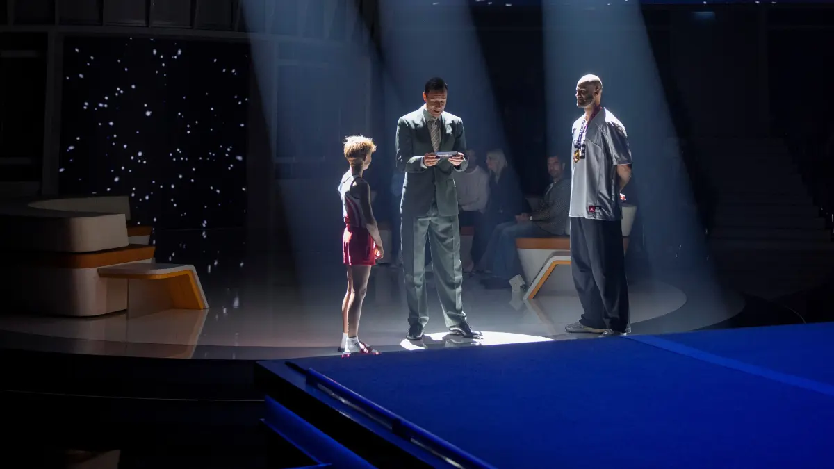 "Klein gegen Groß"-Moderator Kai Pflaume bittet den Turner Maximilian Kuba (10) aus Spremberg und Speerwerfer Julian Weber in der Jubiläumsshow am Sonnabend (31. Oktober 2026) zum ersten Duell ins Rampenlicht.